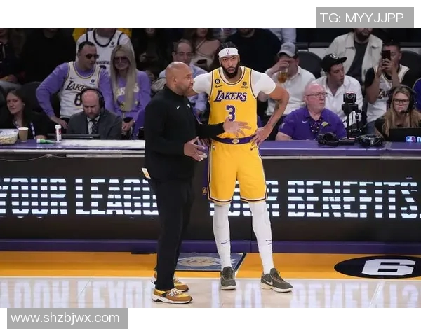 2012年NBA经典对决回顾：雄鹿与湖人的精彩较量与赛季影响分析